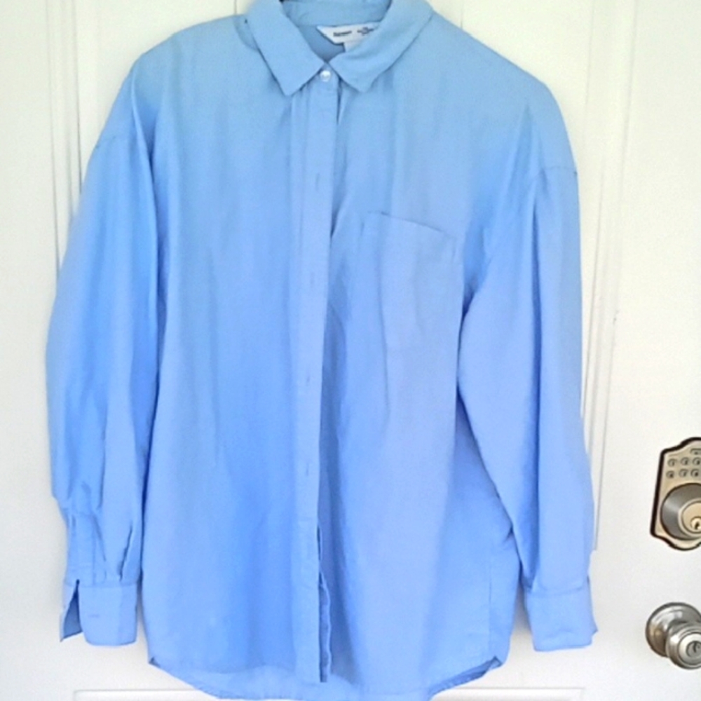 Old Navy women's Oversized Button-Down Boyfriend Shirt in Oxford Blue. Exc Cond